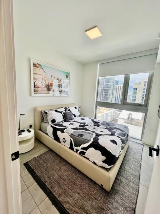 Spacious Studio In The Heart Of Downtown Miami Apartment Екстериор снимка